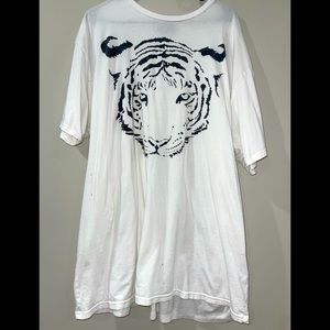 Tiger graphic tee